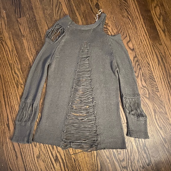 Distressed sweater - Picture 2 of 6